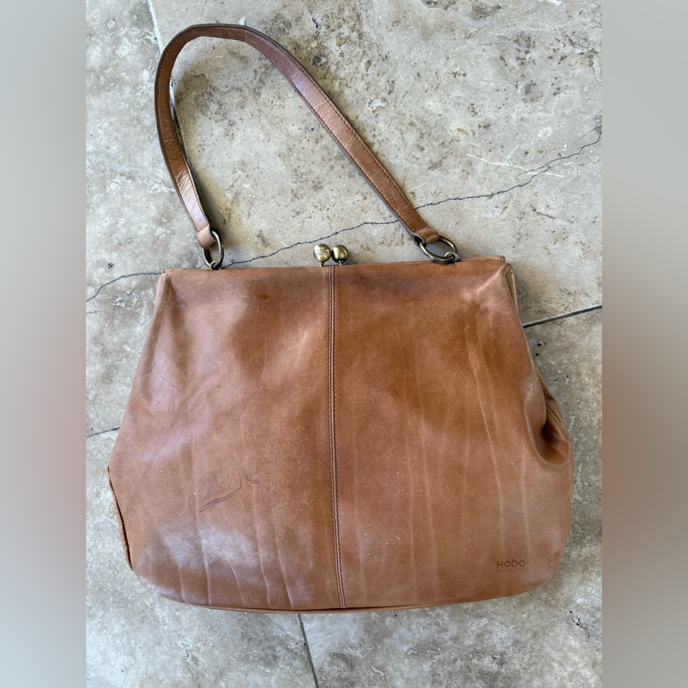 HOBO vintage international leather kiss, lock bag preowned very good condition - Picture 9 of 15